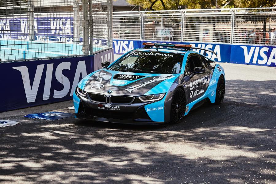  BMW i8 Formula E Safety Car (I12) 2018 года  (фото 5 из 15)